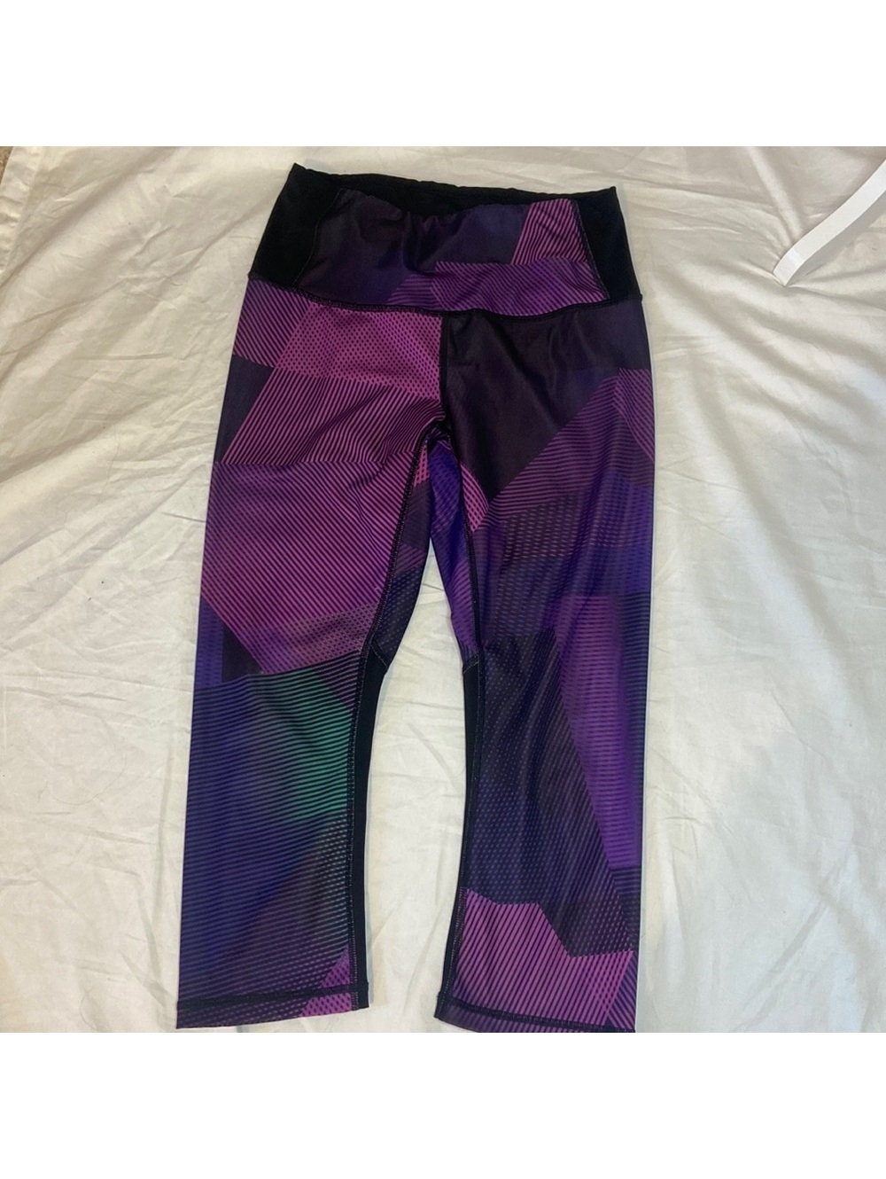 Lucy Capri leggings multicolored size small